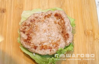 Фото приготовления рецепта: Домашние бургеры с куриной котлетой - шаг 8
