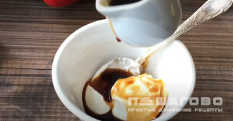 Фото приготовления рецепта: Салат-коктейль с курицей и фруктами - шаг 2