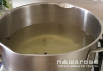 Фото приготовления рецепта: Огурцы с патиссонами на зиму - шаг 5