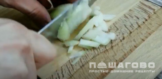 Фото приготовления рецепта: Бигос с тушеной свининой - шаг 2