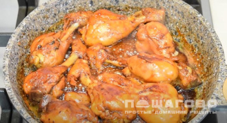 Фото приготовления рецепта: Куриные ножки в соево-медовом соусе - шаг 4
