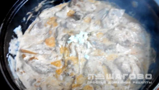 Фото приготовления рецепта: Бефстроганов из свиной печени - шаг 8