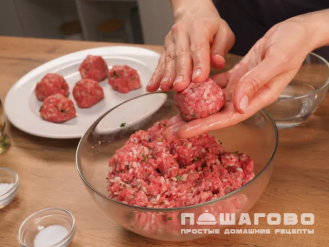 Фото приготовления рецепта: Тефтели в сливках с макаронами - шаг 4