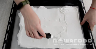 Фото приготовления рецепта: Меренговый рулет - шаг 2