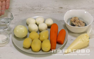Фото приготовления рецепта: Вкусный рыбный салат Мимоза - шаг 1
