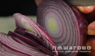 Фото приготовления рецепта: Чикагская пицца с беконом - шаг 7