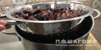 Фото приготовления рецепта: Пастила домашняя из сливы без сахара - шаг 3