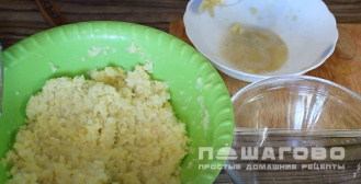 Фото приготовления рецепта: Вареники с сырым картофелем и салом - шаг 4