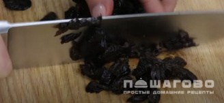 Фото приготовления рецепта: Нежный салат с копченой курицей и свежими огурцами - шаг 3