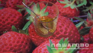 Фото приготовления рецепта: Салат с красной рыбой - шаг 1