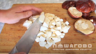 Фото приготовления рецепта: Суп из белых грибов - шаг 2