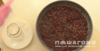 Фото приготовления рецепта: Луковый конфитюр - шаг 2