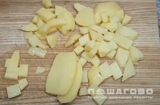 Фото приготовления рецепта: Рассольник с курицей - шаг 2
