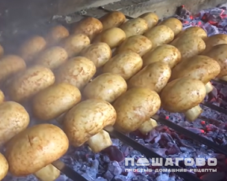 Фото приготовления рецепта: Шашлык из шампиньонов - шаг 3