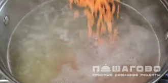 Фото приготовления рецепта: Суп с чечевицей и картофелем и курицей - шаг 11
