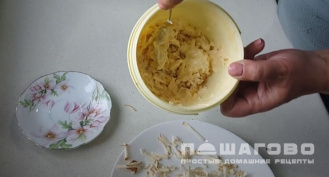Фото приготовления рецепта: Сыр с чесноком и майонезом - шаг 4
