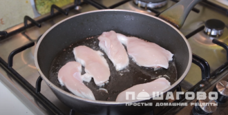 Фото приготовления рецепта: Сэндвич с куриной грудкой на работу - шаг 4