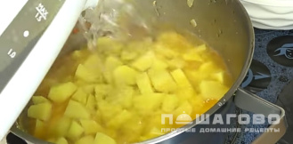 Фото приготовления рецепта: Суп с болгарским перцем и помидорами - шаг 7