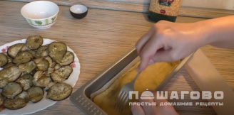 Фото приготовления рецепта: Заливной пирог с баклажанами - шаг 7