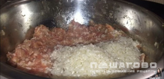 Фото приготовления рецепта: Тефтели в мультиварке в соусе со сметаной - шаг 2