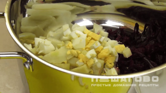Фото приготовления рецепта: Холодный суп на кефире - шаг 2