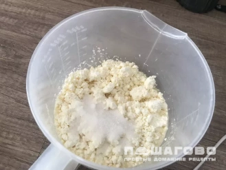 Фото приготовления рецепта: Ленивые сырники в духовке без муки - шаг 3
