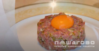 Фото приготовления рецепта: Тартар из говядины с каперсами - шаг 4