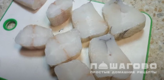 Фото приготовления рецепта: Макрурус на сковороде - шаг 2