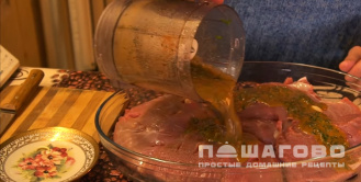 Фото приготовления рецепта: Бифштекс по-белорусски - шаг 4