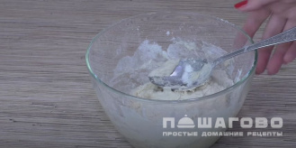 Фото приготовления рецепта: Пицца с колбасой - шаг 3