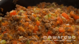 Фото приготовления рецепта: Лазанья с фаршем из готовых листов в духовке - шаг 3