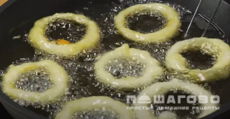 Фото приготовления рецепта: Луковые колечки (onion rings) - шаг 4