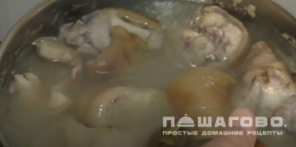 Фото приготовления рецепта: Щи из свиных ножек - шаг 3