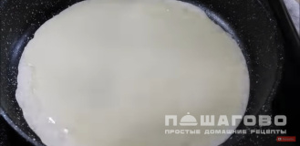 Фото приготовления рецепта: Домашние тонкие блинчики с фаршем - шаг 7