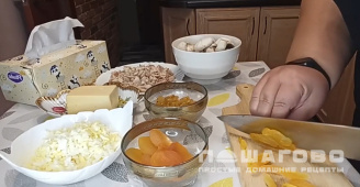 Фото приготовления рецепта: Салат с курагой и курицей - шаг 1