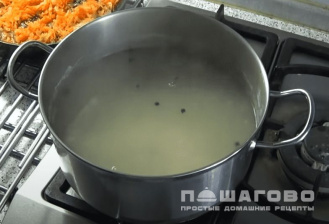 Фото приготовления рецепта: Суп из сайры с рисом - шаг 1