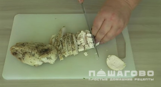Фото приготовления рецепта: Оливье столичный - шаг 7