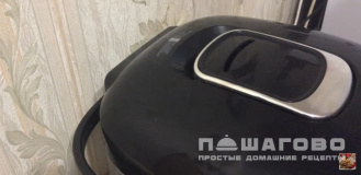 Фото приготовления рецепта: Банановый пирог в мультиварке - шаг 6
