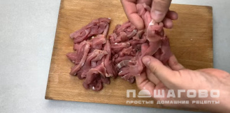 Фото приготовления рецепта: Бефстроганов из телятины - шаг 1