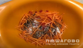 Фото приготовления рецепта: Салат с фасолью и корейской морковью - шаг 1