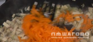 Фото приготовления рецепта: Фаршированные баклажаны-лодочки под сыром - шаг 4