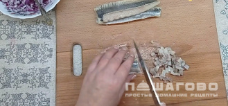 Фото приготовления рецепта: Селедка под шубой с розами - шаг 2