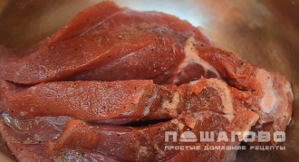 Фото приготовления рецепта: Буженина фаршированная овощами в соевом соусе - шаг 2