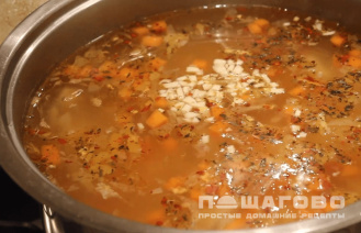 Фото приготовления рецепта: Щи из свежей капусты со свининой - шаг 3
