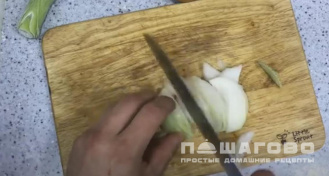 Фото приготовления рецепта: Корейские рисовые брусочки токпоки с сосисками, адаптированный рецепт - шаг 5