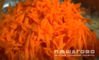 Фото приготовления рецепта: Щи с капустой без мяса - шаг 4