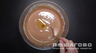 Фото приготовления рецепта: Быстрые шоколадные оладьи - шаг 5