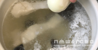 Фото приготовления рецепта: Рыбный суп с рисом - шаг 1