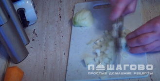 Фото приготовления рецепта: Суп из кильки в томатном соусе - шаг 1