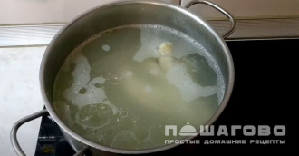 Фото приготовления рецепта: Суп из кабачков с плавленным сыром - шаг 2
